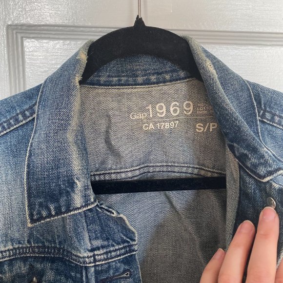 GAP 1969 jean jacket, distressed - Picture 3 of 4